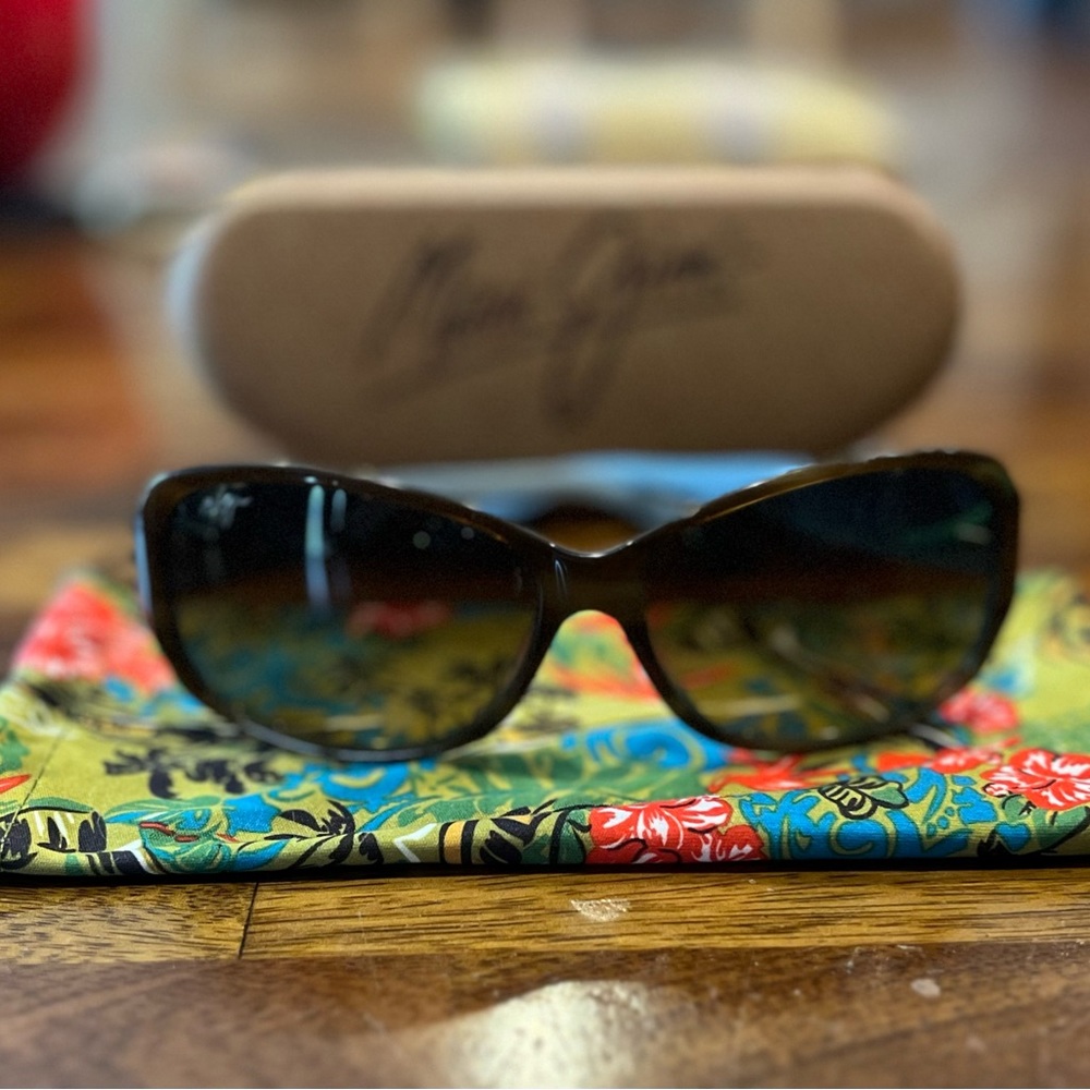 Maui Jim NaLani brown Sunglasses with case Women’s PREOWNED. —patent 7717557